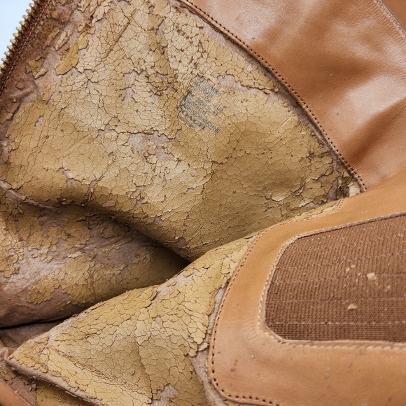 Coach tall brown boots flaking on inside - Picture 3 of 5